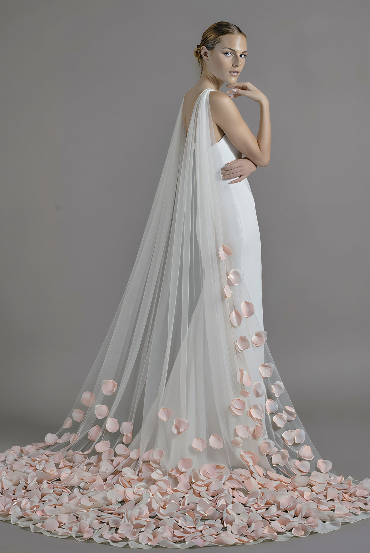 Atelier Calliste 3D Flowers veil with low petals, intricate lace design featuring delicate floral accents.