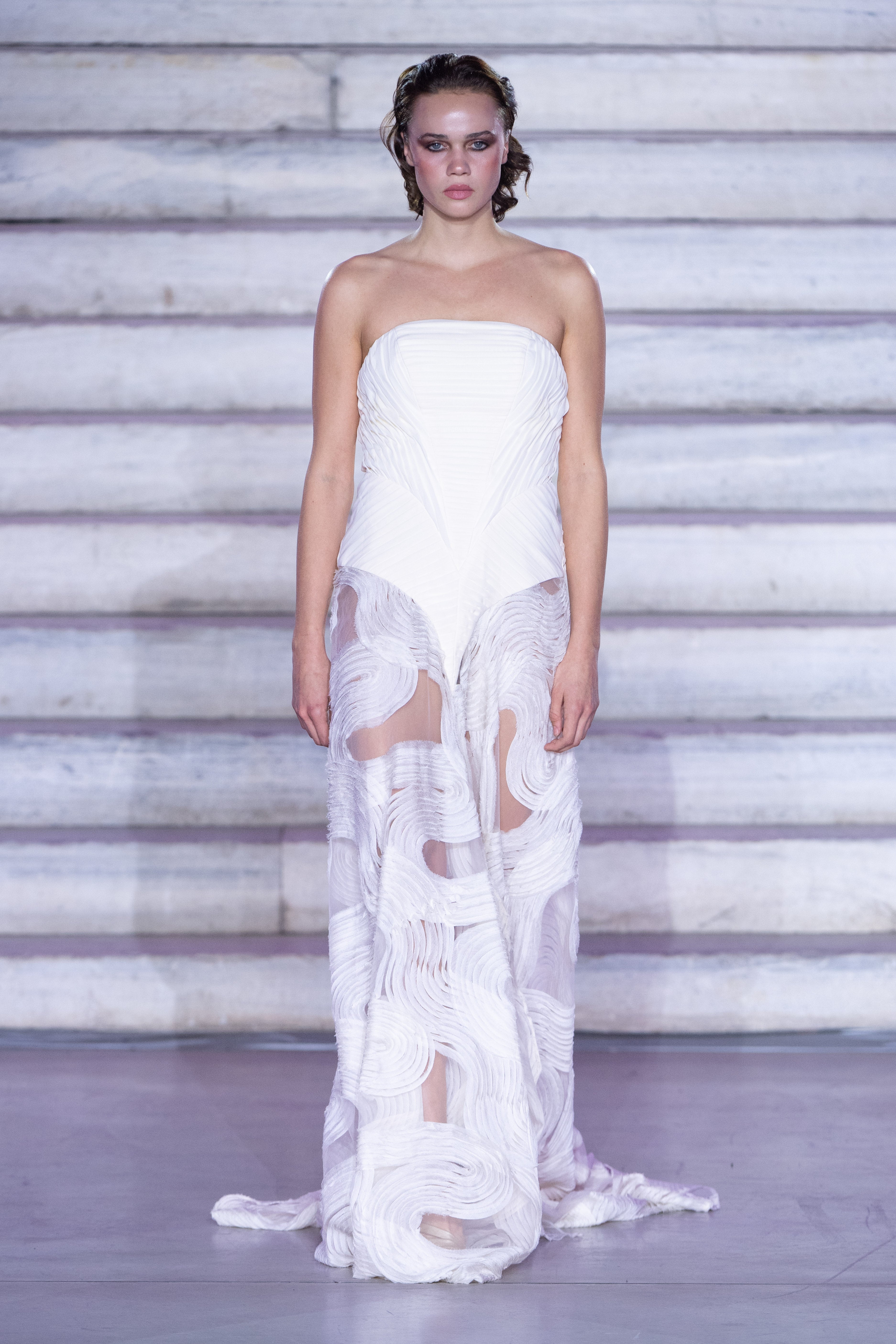 Size 6 Sample Sculpted Thalassa Art Boho Wedding Dress - Atelier Calliste