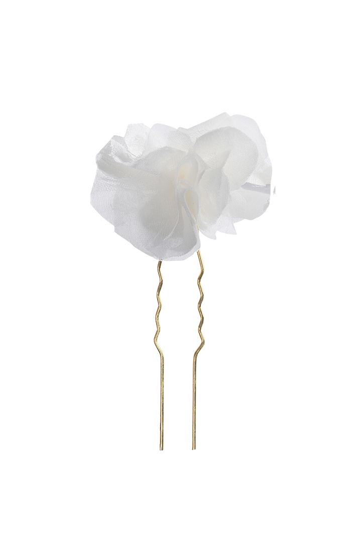 Elegant bridal hair pin featuring luxury silk flowers by PM Atelier, perfect for wedding hairstyles.