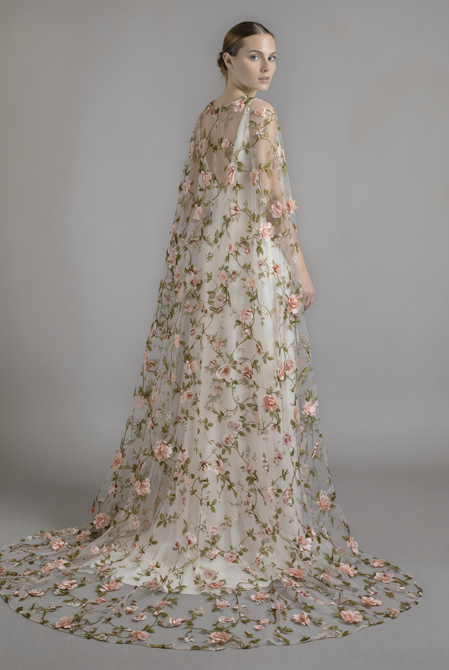 Romantic floral cape from Atelier Calliste in S to XXL size, featuring delicate flower patterns and lightweight fabric.