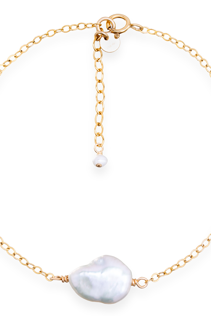 A single gold Alyssa Keishi Pearl bracelet by PM Atelier featuring elegant white pearls on a delicate chain.