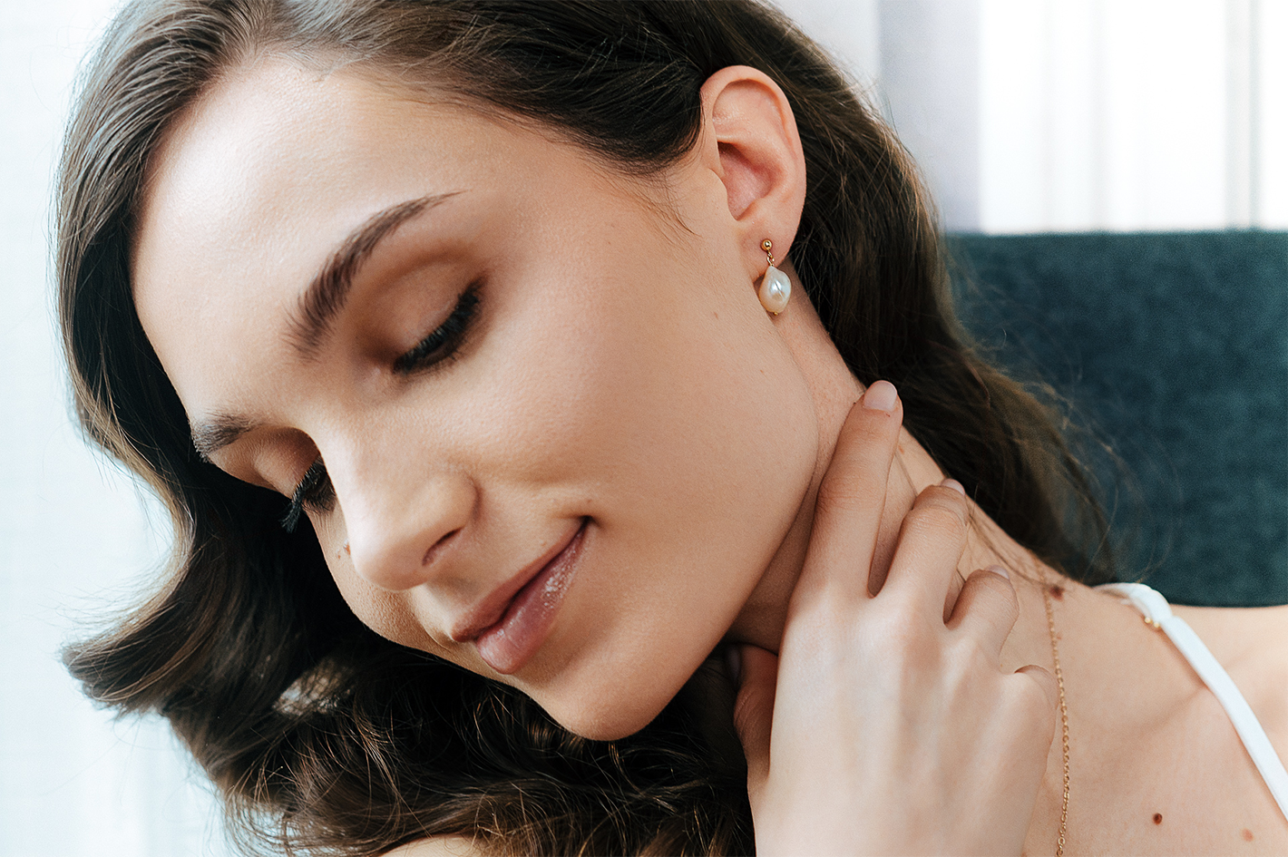 Alyssa PM Atelier baroque pearl short drop earrings featuring small Keshi pearls and elegant gold findings.