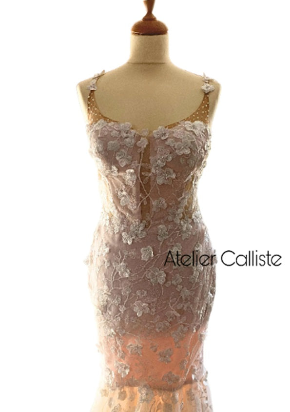 Gorgeous size 6 women's shoe from Atelier Calliste with elegant design and suede finish, in a stylish and sophisticated look.