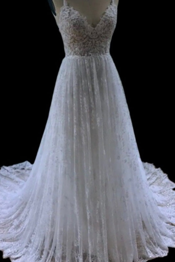 Atelier Calliste boho wedding dress by CELINE featuring flowing fabric and elegant design, displayed on a mannequin.