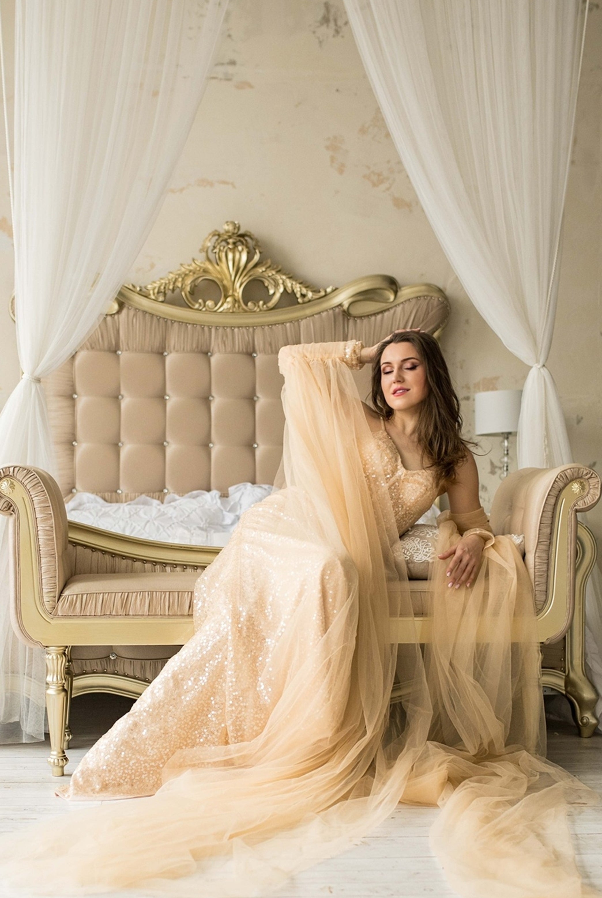 Size 6 Romance Luxury Dress with Detachable Sleeve Gloves - Atelier Calliste