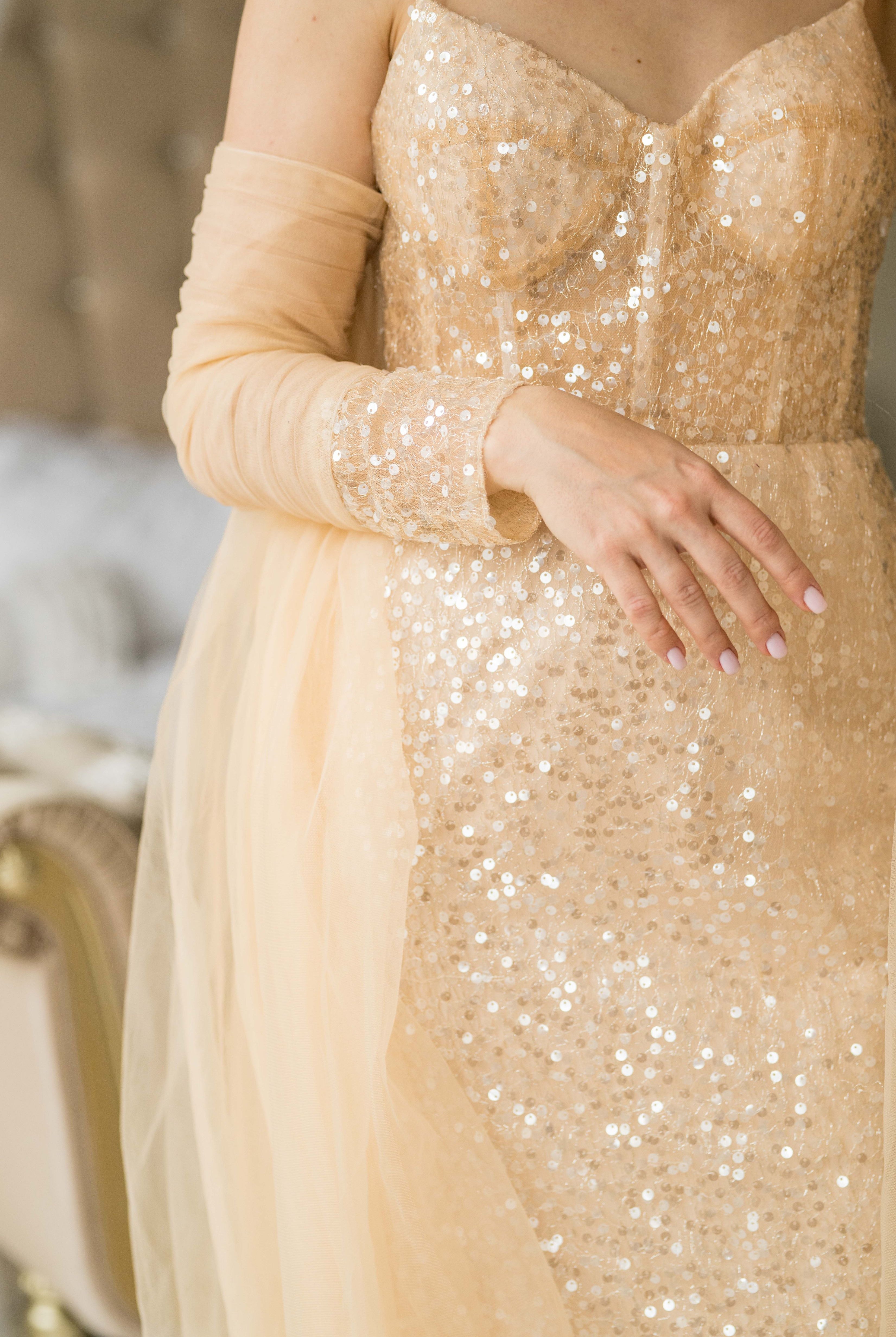 Size 6 Romance Luxury Dress with Detachable Sleeve Gloves - Atelier Calliste