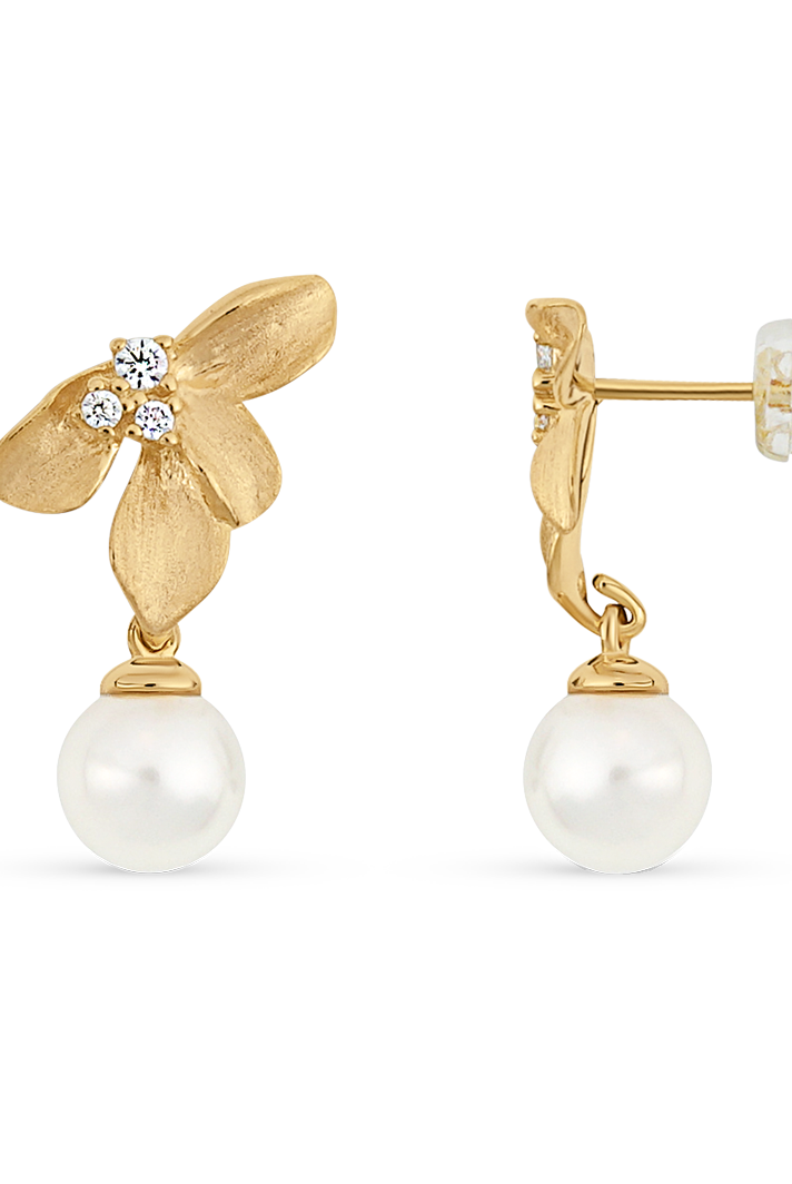 Small floral earrings by PM Atelier featuring freshwater pearl pendants and gold-tone accents, perfect for elegant everyday wear.