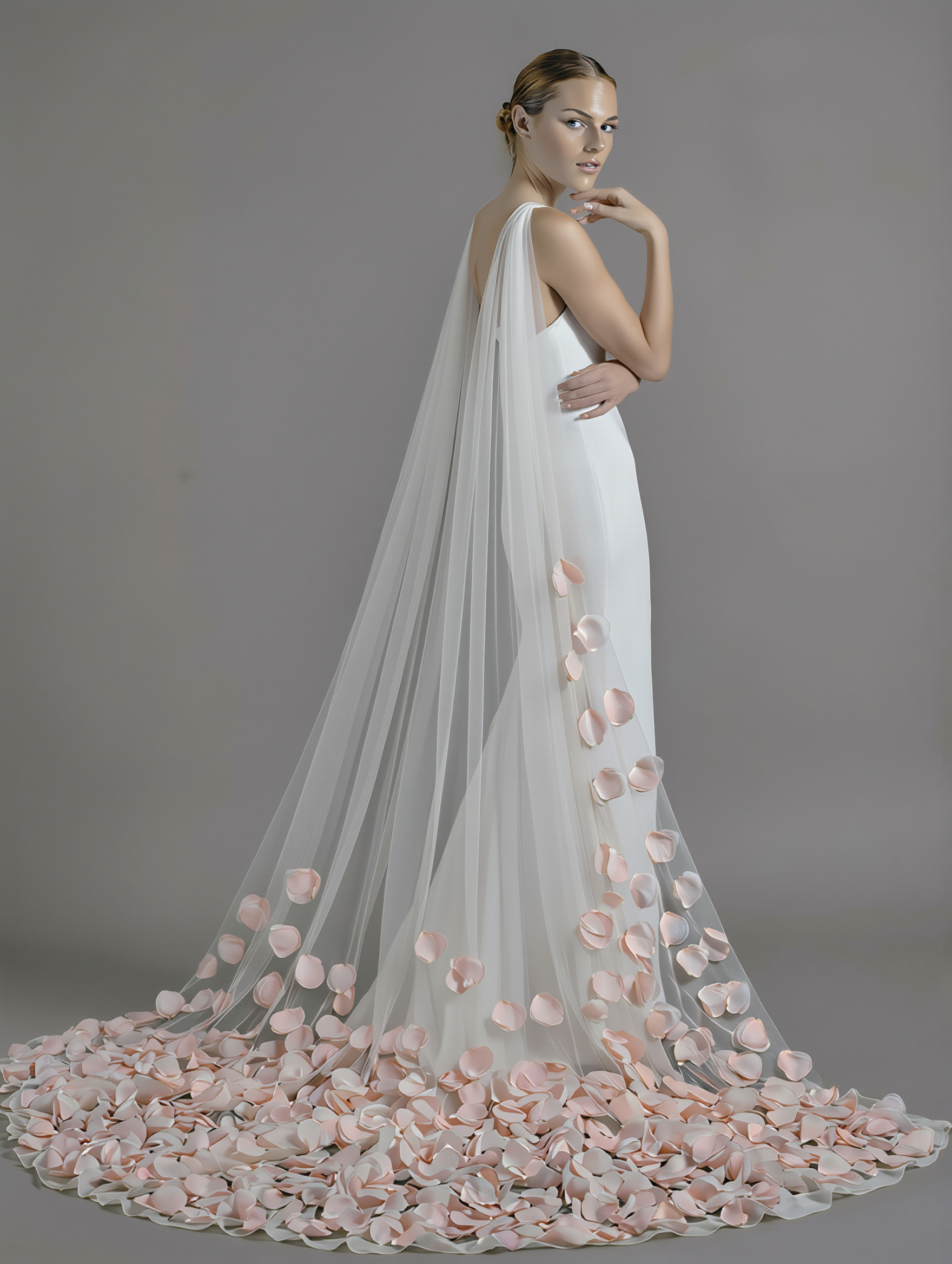 Atelier Calliste 3D Flowers veil with low petals, intricate lace design featuring delicate floral accents.