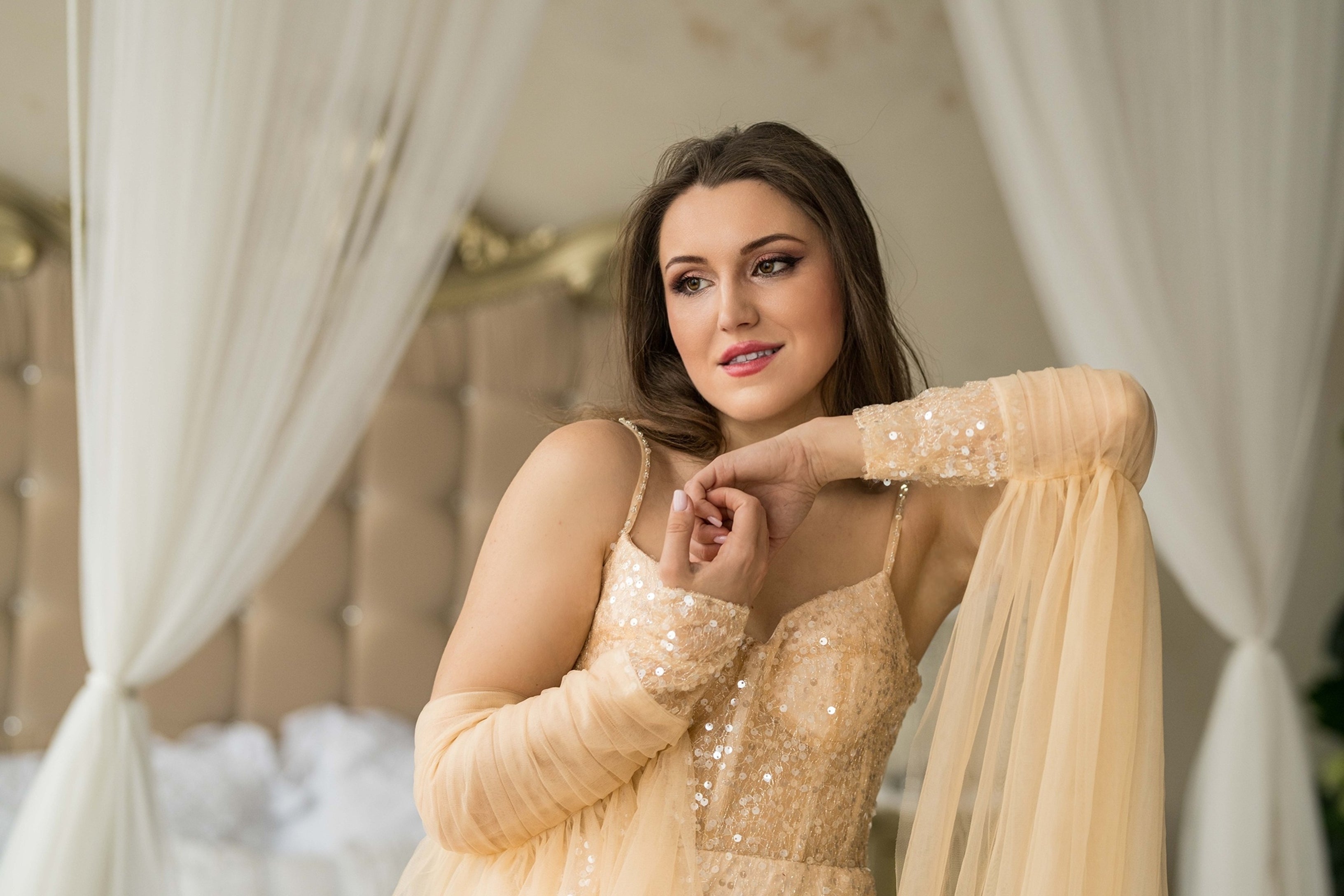 Size 6 Romance Luxury Dress with Detachable Sleeve Gloves - Atelier Calliste