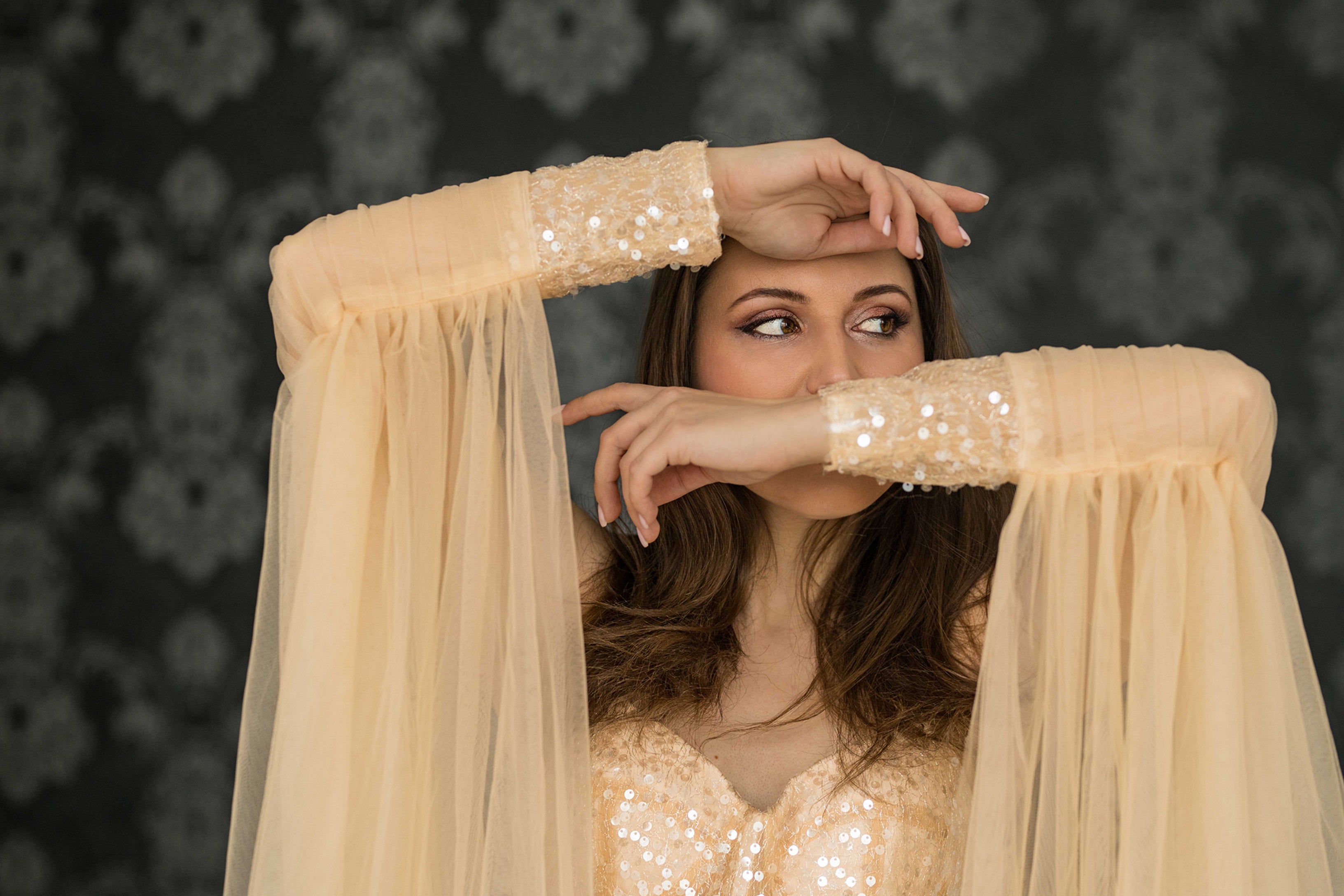 Size 6 Romance Luxury Dress with Detachable Sleeve Gloves - Atelier Calliste