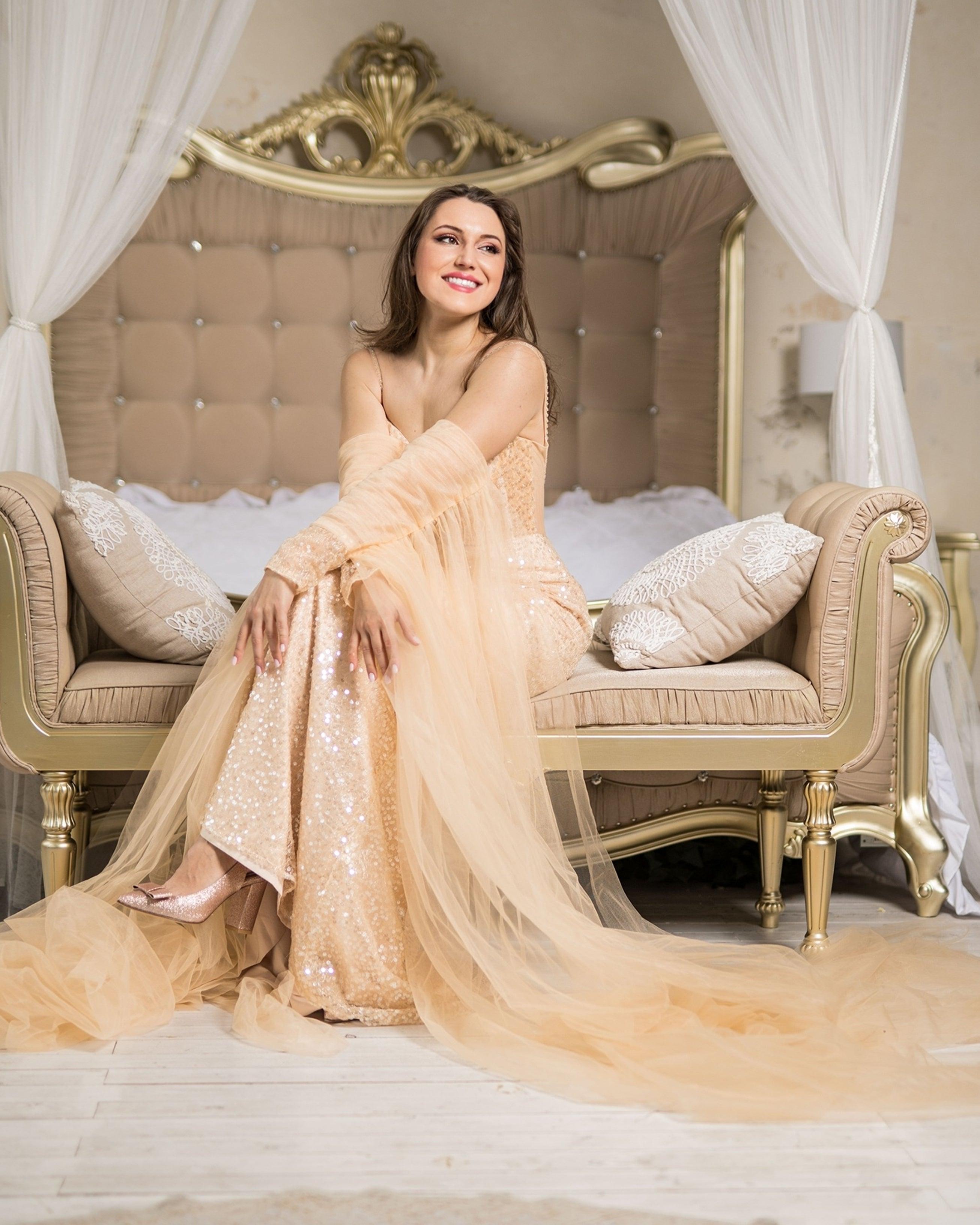 Size 6 Romance Luxury Dress with Detachable Sleeve Gloves - Atelier Calliste