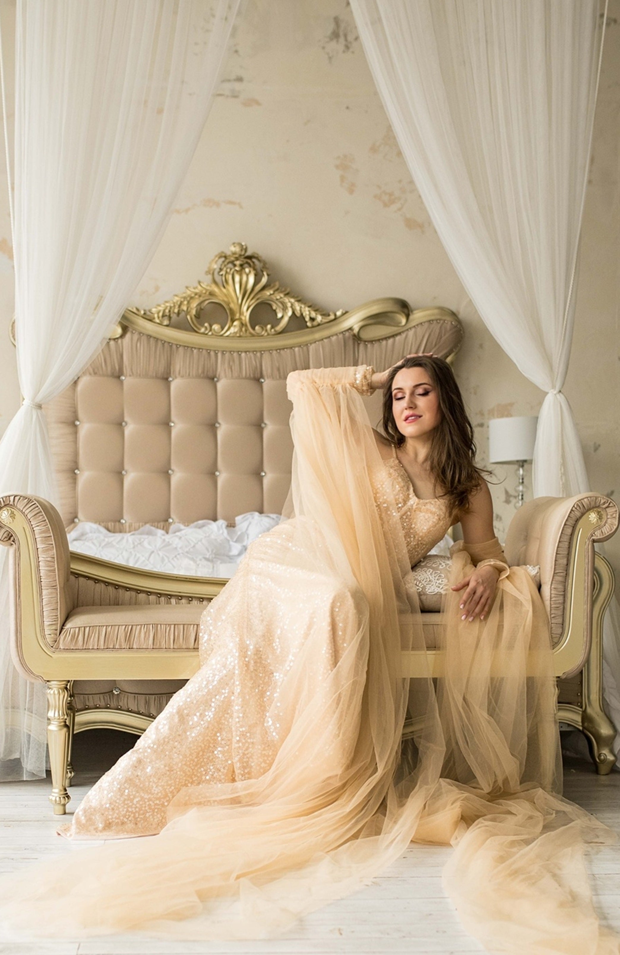 Size 6 Romance Luxury Dress with Detachable Sleeve Gloves - Atelier Calliste