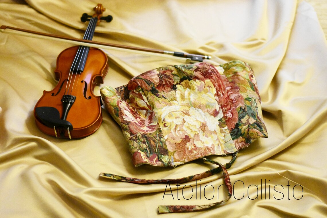 Atelier Calliste flower blossom oil painting top in size S to XXL, featuring vibrant floral artwork on a stylish top.