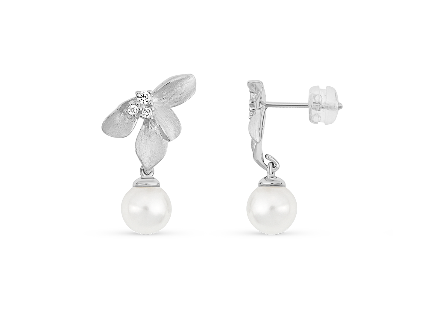 Small flower earrings with freshwater pearl pendant from PM Atelier, featuring delicate floral design and silver finish.