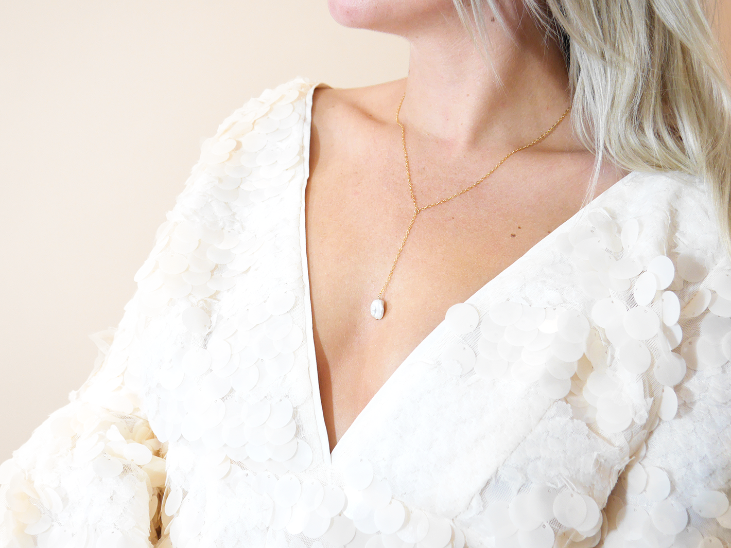 Alyssa lariat necklace by PM Atelier featuring a Keishi pearl, designed for brides, with elegant, delicate chain and pearl detail.